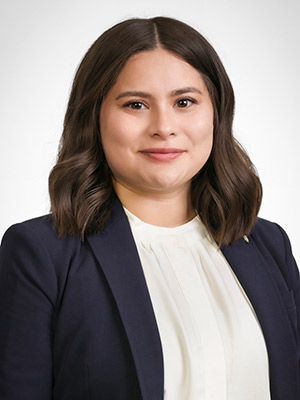 300x400_Portraits-Admin-Fellow-Madelyn-Vera