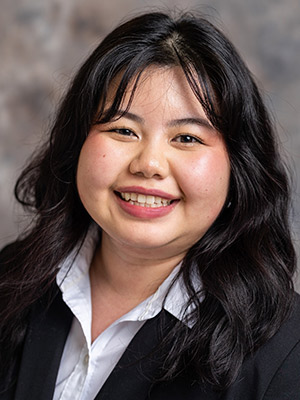 300x400_Portrait-Admin-Fellow-Paulina-Vang