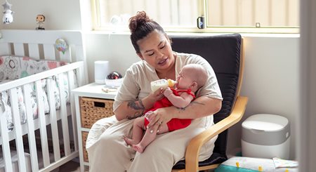 450x250_Feeding-Baby-Mother